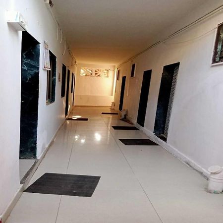 Hotel O Sai Palace Mumbai Bagian luar foto