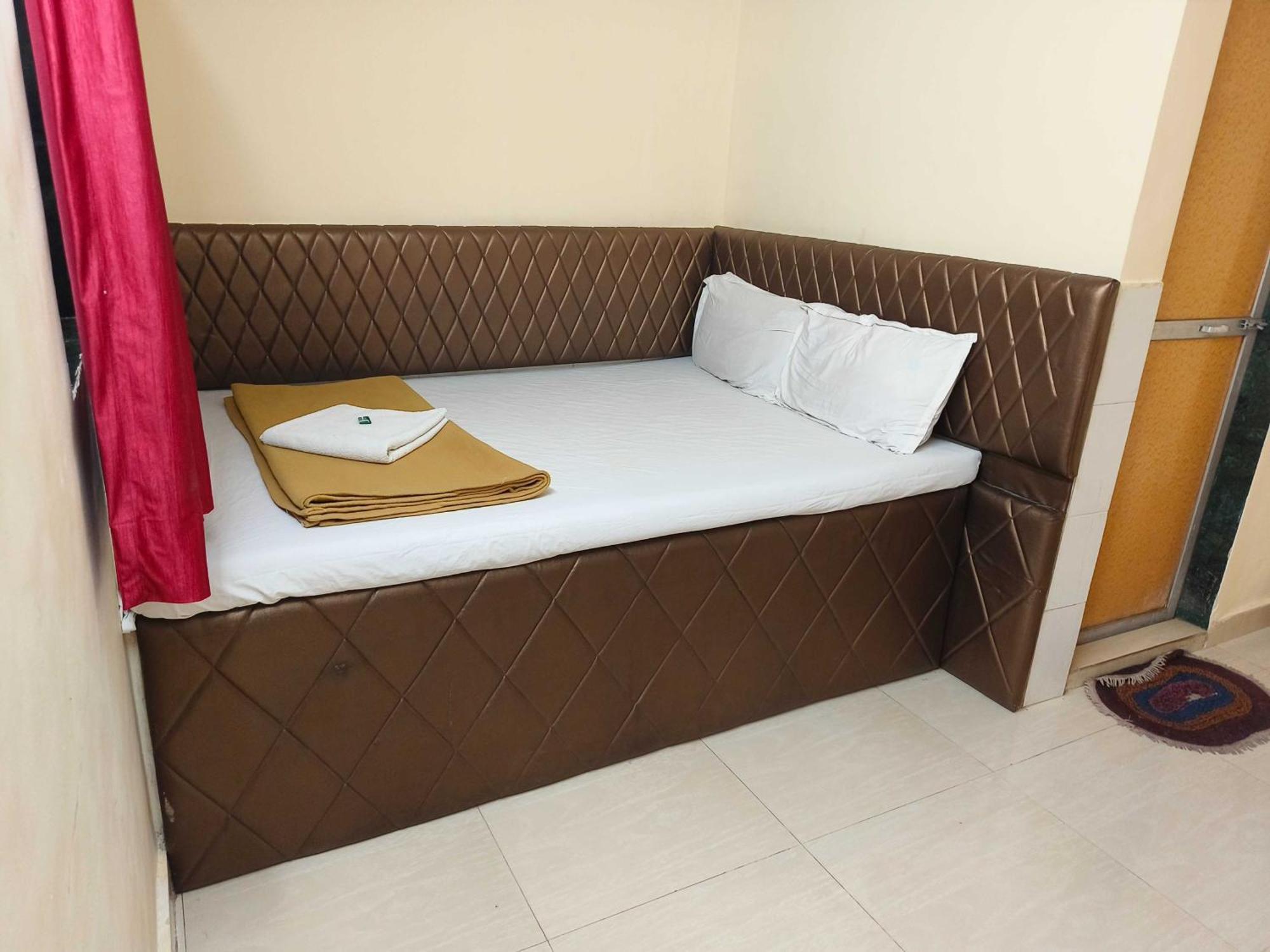 Hotel O Sai Palace Mumbai Bagian luar foto